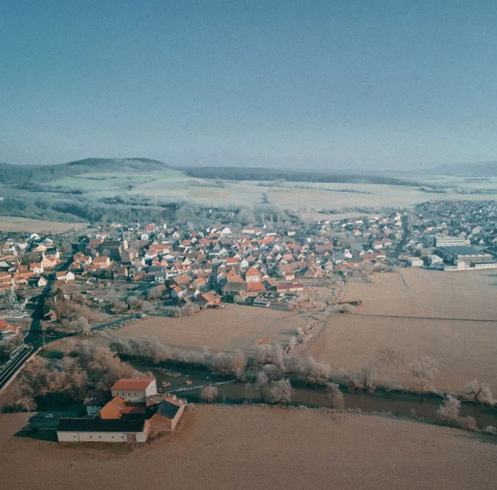 Luftaufnahme von Elfershausen am Deichselbach – Heimat der Deichselbach Brennerei